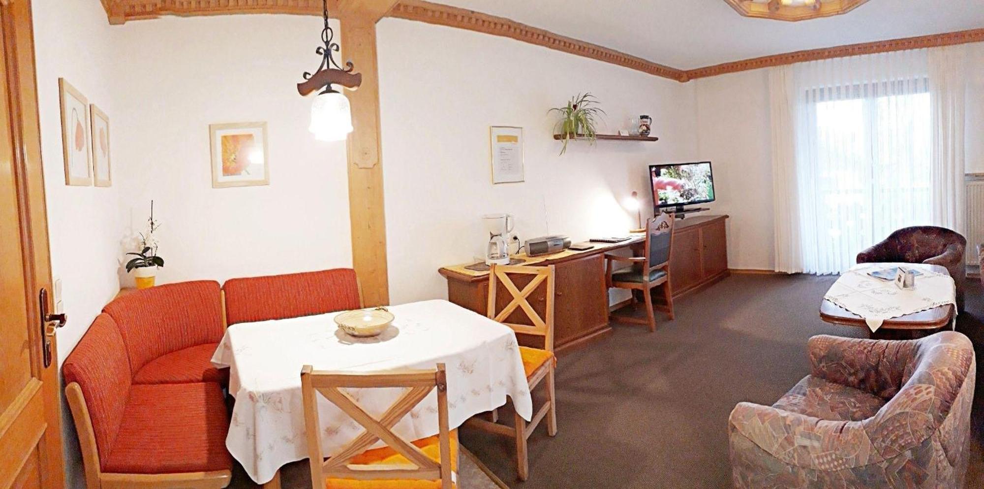 Ferienwohnung-Susanne-Im-Gaestehaus-Bergfrieden Bayersoien Buitenkant foto