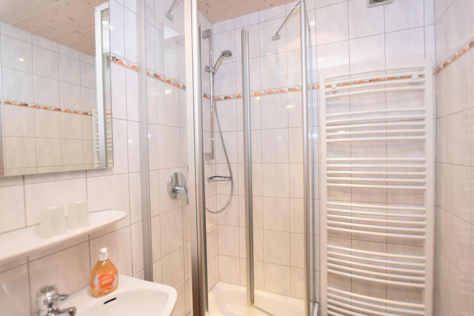 Ferienwohnung-Susanne-Im-Gaestehaus-Bergfrieden Bayersoien Buitenkant foto